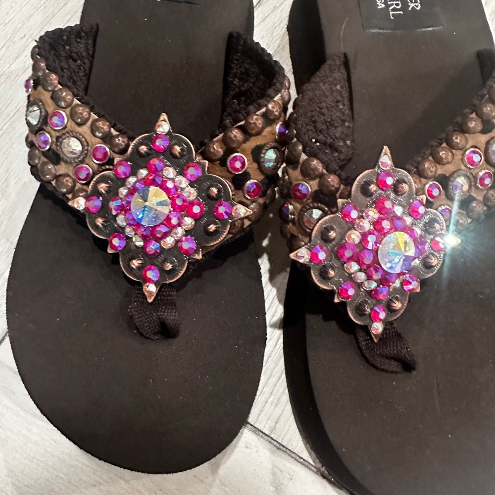 Embellished Black Women's Thong Sandals with Pink Crystal Accents